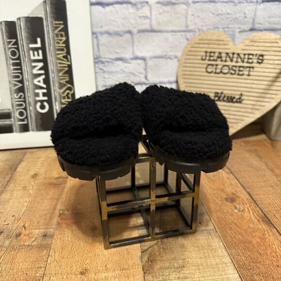 Cozetta Curly Genuine Shearling Slide Slipper (Women)
UGG size 8 - Picture 7 of 10